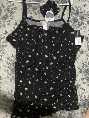 Daisy-Print Black Lace-Up Cami Top Tank summer floral